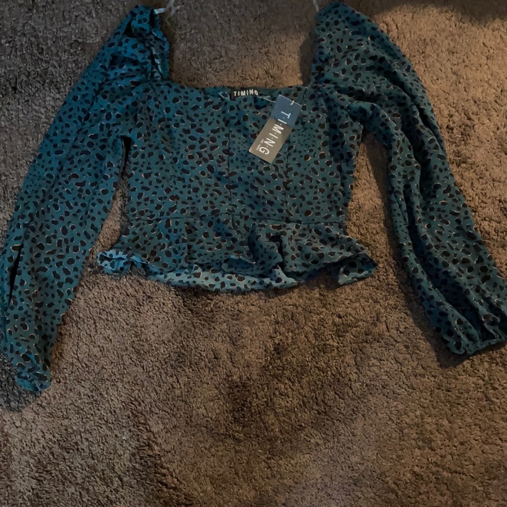 Blouse crop top size S new with tags
